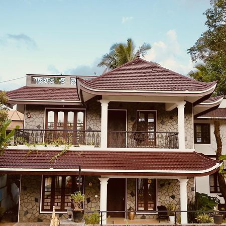 Daffodils Inn Alappuzha Eksteriør billede